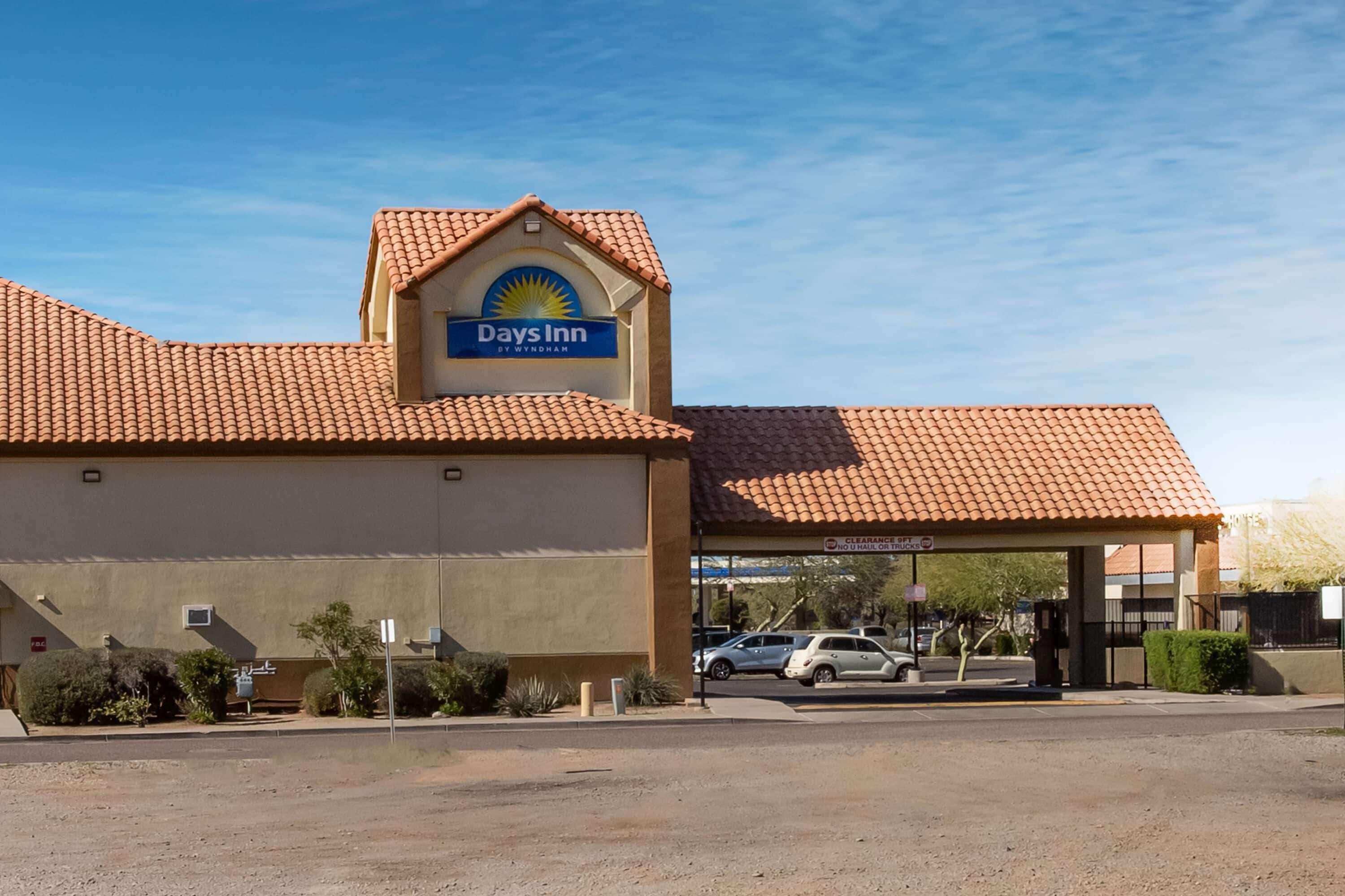 Days Inn By Wyndham Phoenix North Exterior photo