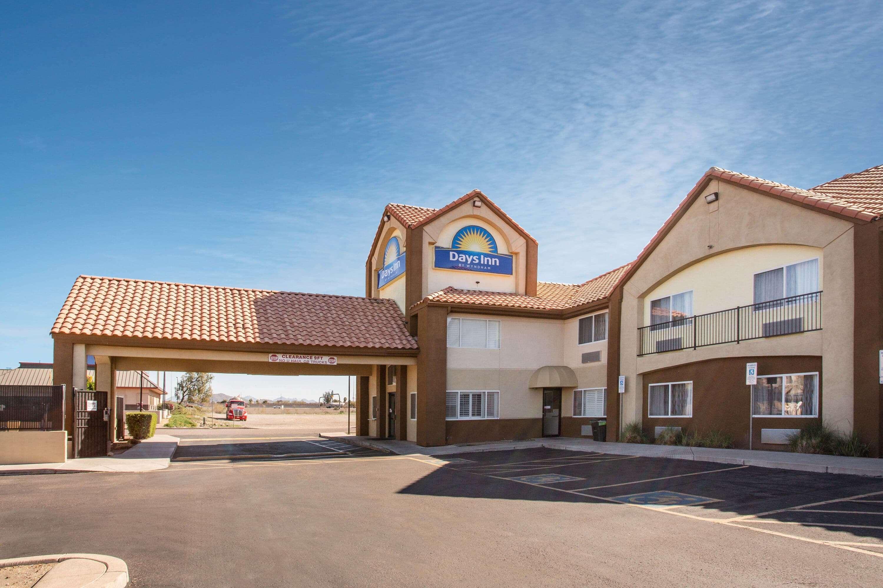 Days Inn By Wyndham Phoenix North Exterior photo